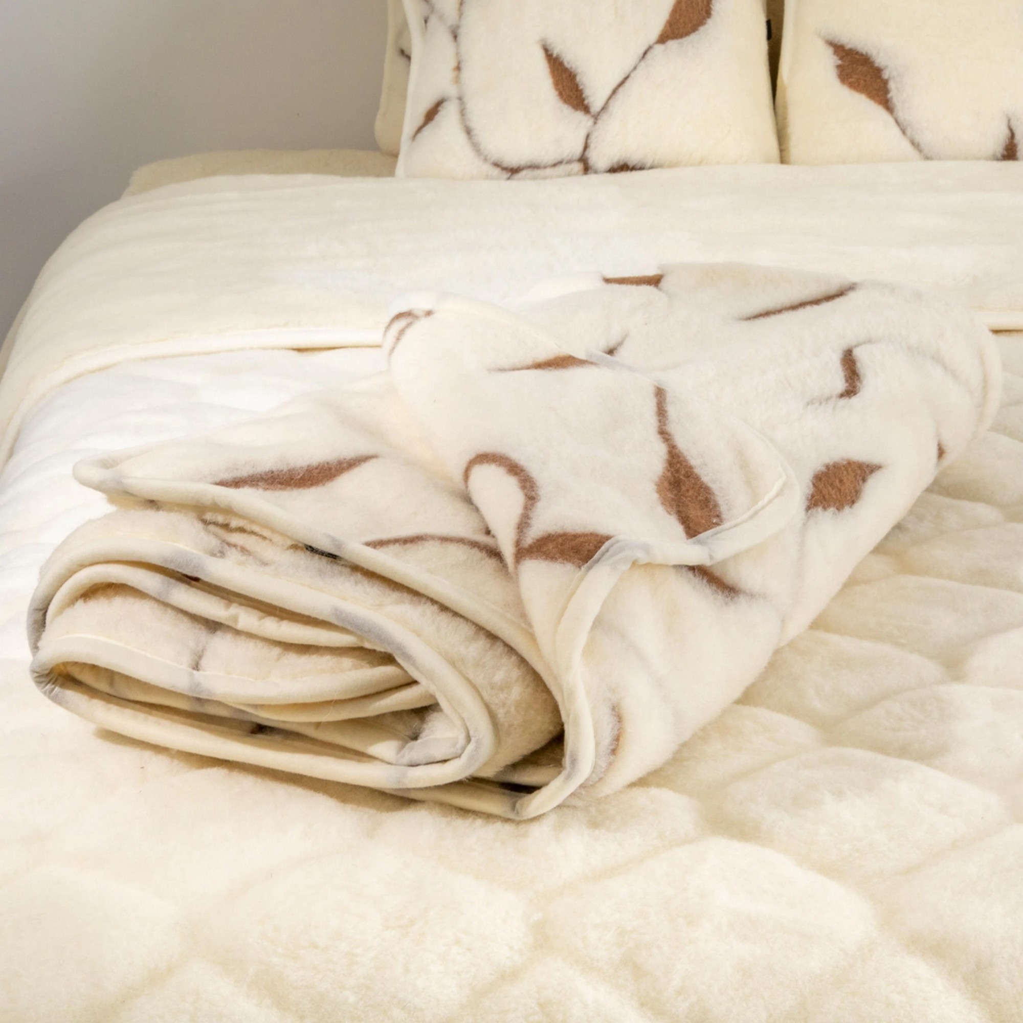 Larisa Leaf Merino Wool Throw In Natural